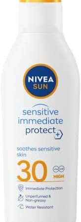 NIVEA SUN Protect & Sensitive Sun Lotion (200ml), Sunscreen with SPF30, Suncream for Sensitive Skin with Aloe Vera, Immediately Protects Against Sun Exposure